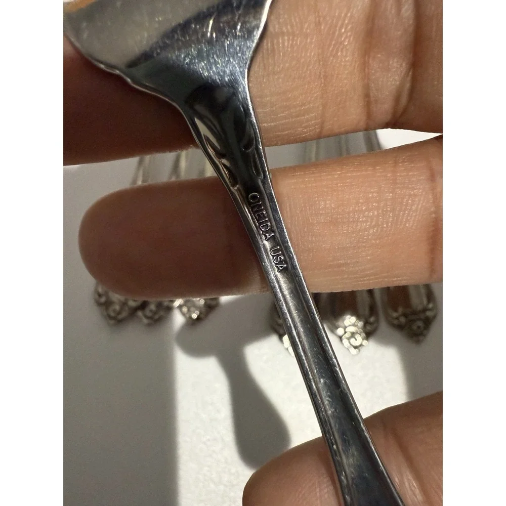 7 Oneida Arbor Rose True Rose 1881 Rogers Spoons‎ Forks Stainless Flatware B